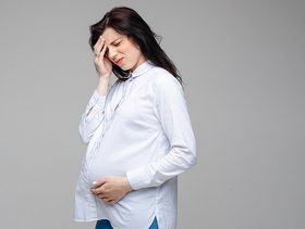 العلاجات المنزلية الآمنة لتخفيف آلام تحجر البطن للحامل
