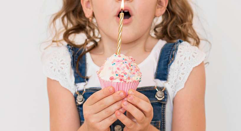 هل تتسبب السكريات فعلاً في فرط نشاط الأطفال؟