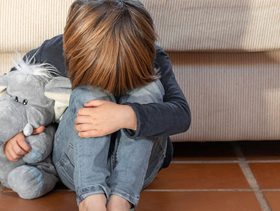تأثير الإهمال العاطفي في الطفولة على الأبناء وكيفية معالجته