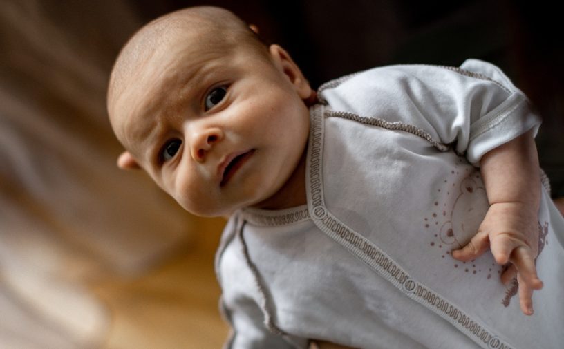علامات التوحد عند الرضع ٦ شهور