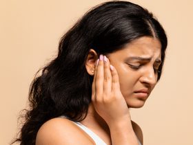 أسباب ضعف السمع في أذن واحدة