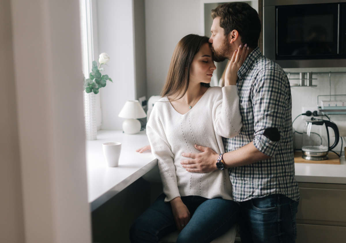 5 طرق رومانسية يعبر فيها الرجل عن حبه لك من دون قول احبك