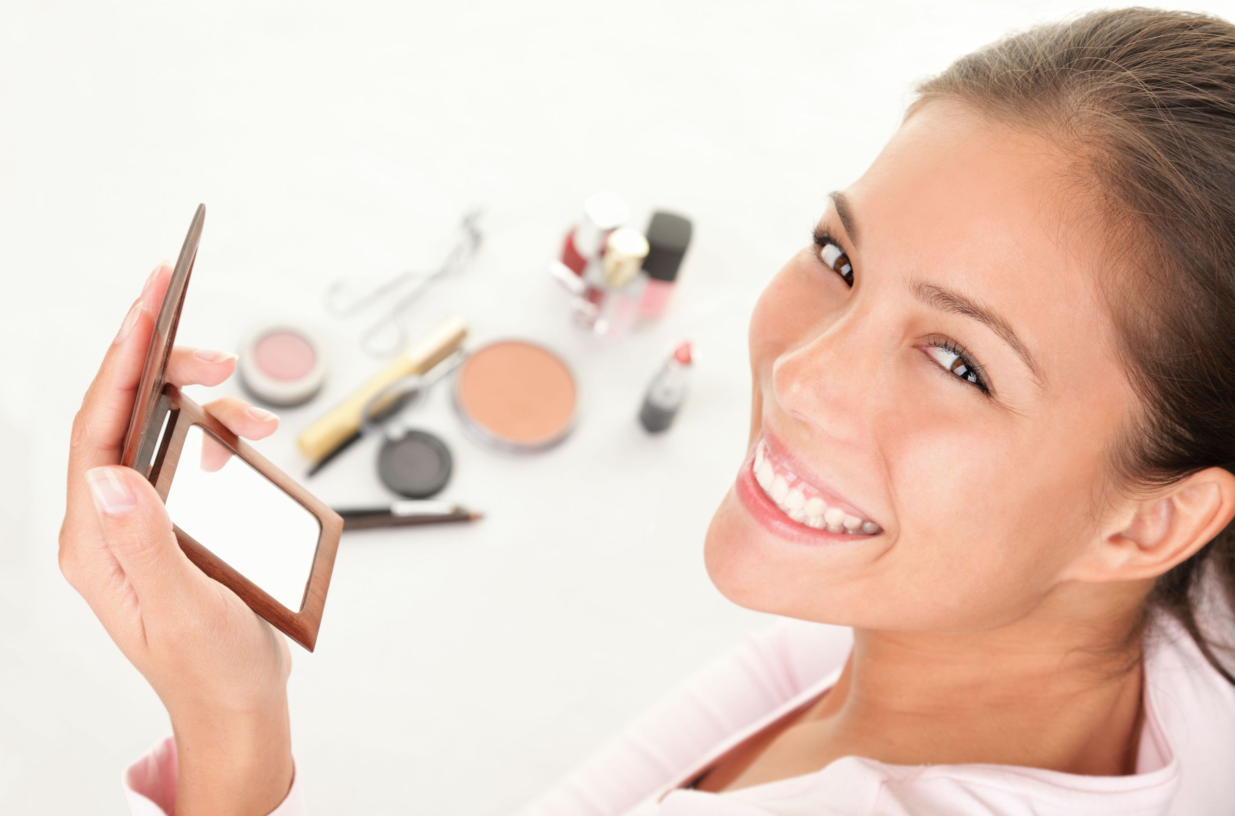 إستعمالات غريبة لادوات التجميل