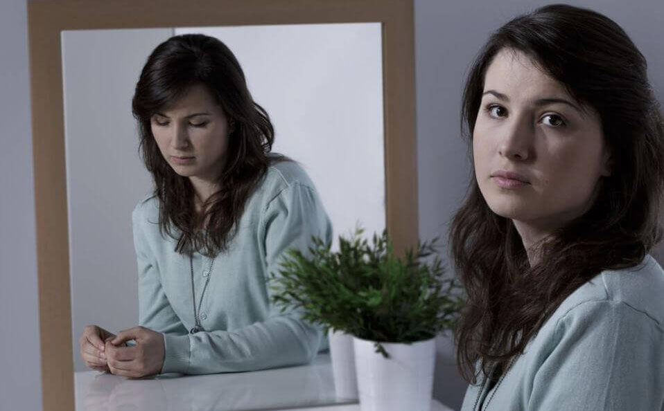 خجل المرأة من جسمها يؤثر سلبًا على رغبتها الجنسية | جنس، جماع