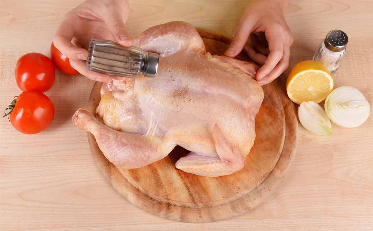 طرق جديدة لتنظيف الدجاج من دون ماء