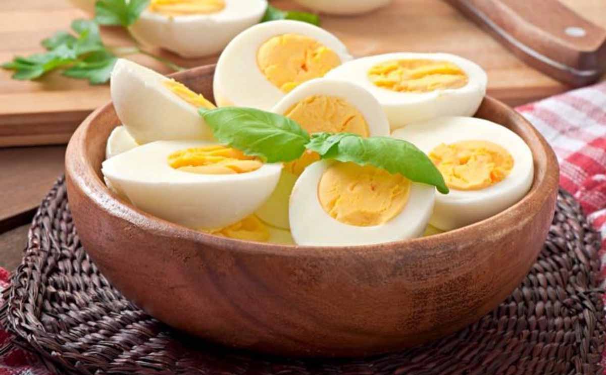 كم هي السعرات الحرارية في البيض