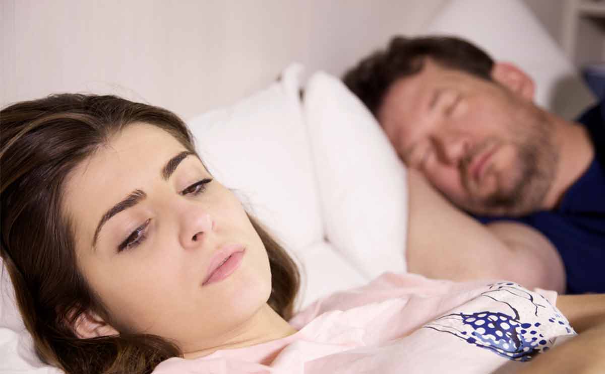 علامات تدل على ابتعاد الزوج