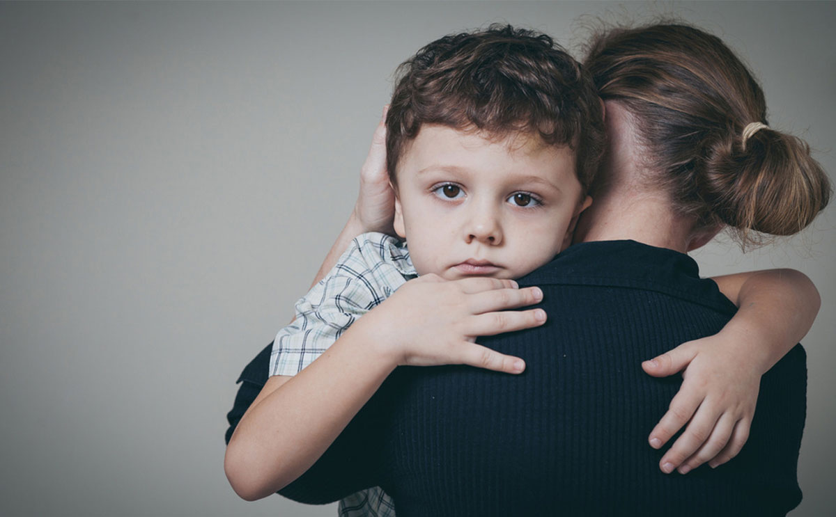 كيف تتصرفين إذا أخبرك طفلك أن المعلمة تهينه وتصرخ عليه