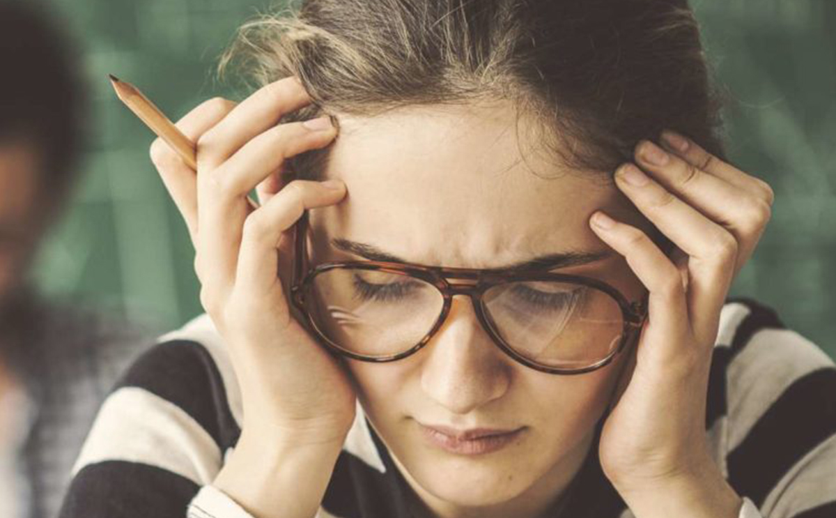هل ضعف النظر يسبب دوخة وفي اي حالات؟