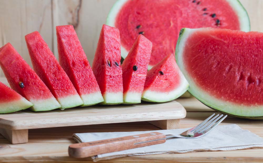 كم عدد السعرات الحرارية في البطيخ