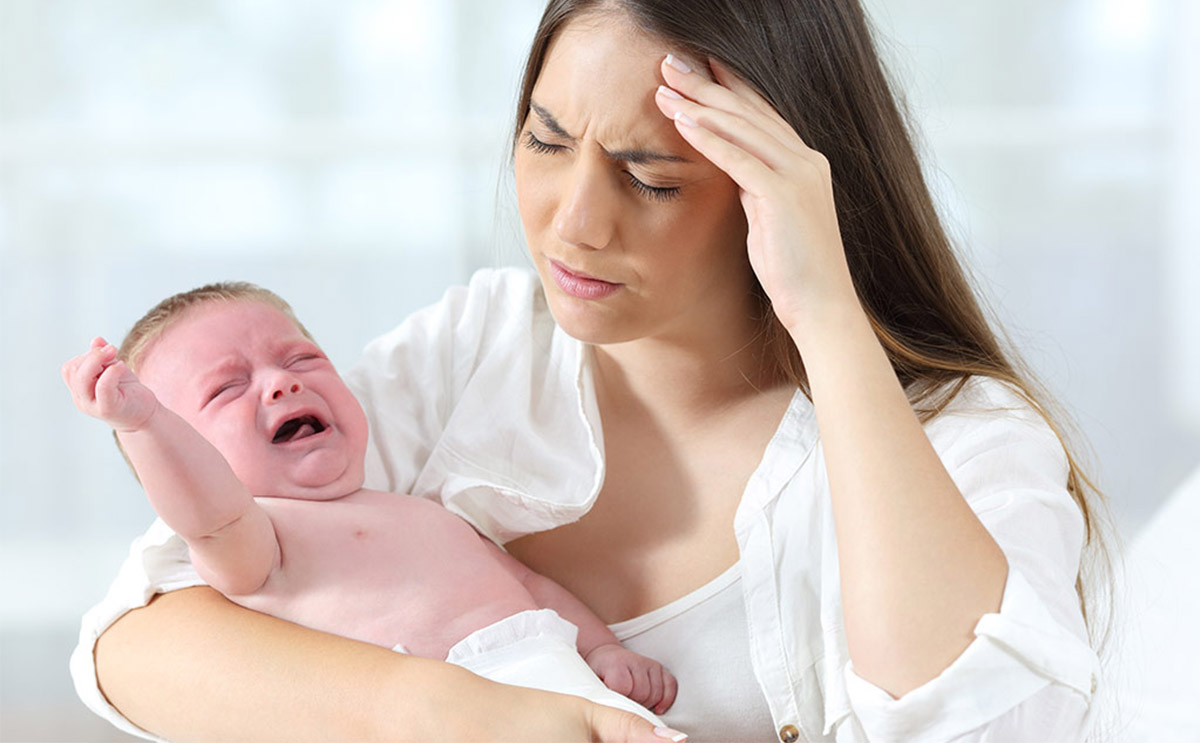 ما سبب بكاء الطفل اثناء الرضاعه