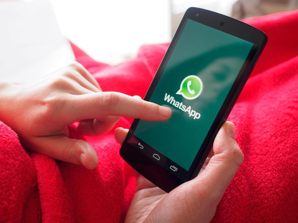 كيف يسبب تطبيق واتساب بتدمير العلاقة بين الزوجين