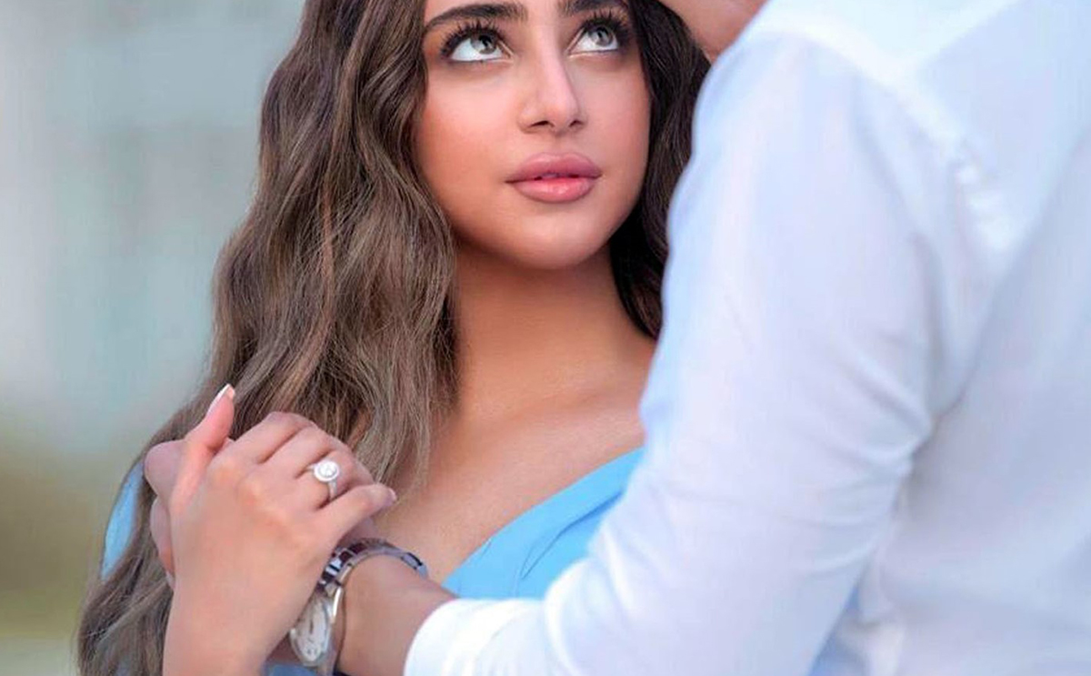 البحرينية أبرار سبت تدخل القفص الذهبي وتخفي هويّة عريسها!