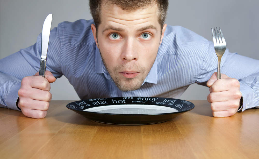 دراسة: الرجل ينجذب للمرأة الأسمن عندما يجوع!