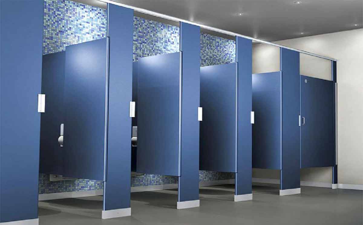سبب تصميم ابواب الحمامات العامة قصيرة