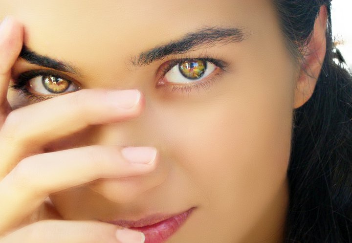 توبا تهرب مع توأمها الى لندن