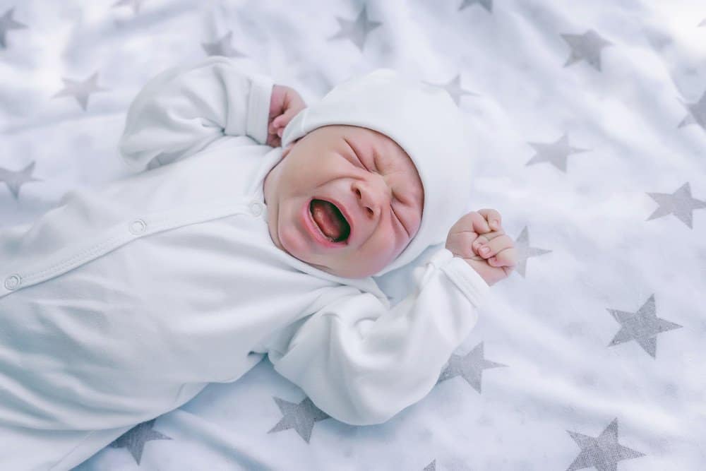 سبب بكاء الرضّع بلا دموع