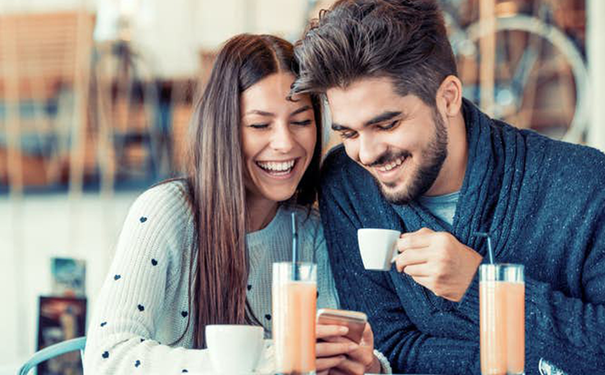 توافق برج الدلو الرجل مع برج الدلو المرأة وشخصية كل منهما