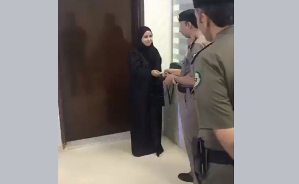 اول امرأة سعودية تتسلم رخصة القيادة في المملكة