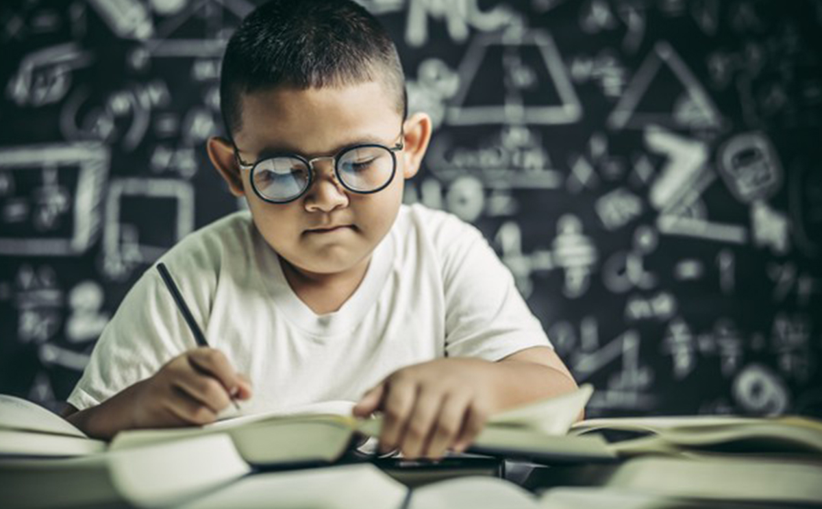 تعرفي الى علامات ذكاء الطفل بعمر ثلاث سنوات وكيفية تنميته!