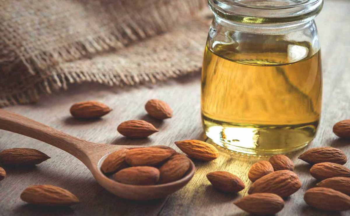 اكتشفي ما هي فوائد زيت اللوز الحلو للمنطقه الحساسه