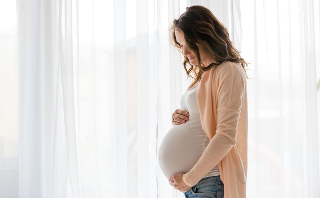 سبب نزول سائل شفاف من المهبل في الشهر التاسع