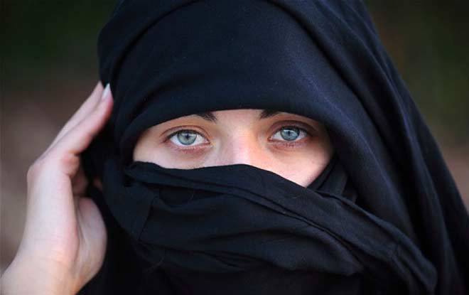  حكم إجبار الأهل إبنتهم على لبس النقاب