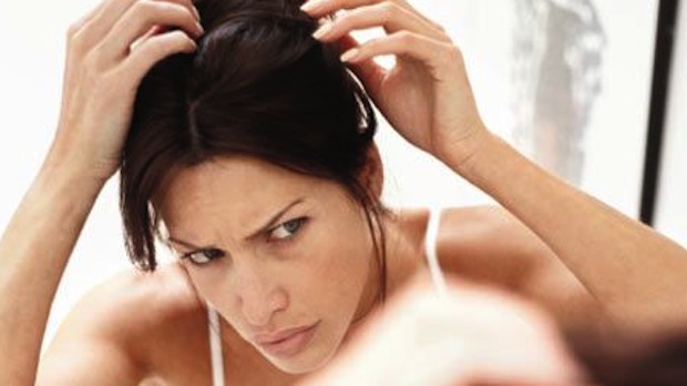 5 خلطات طبيعية لعلاج الشيب المبكر