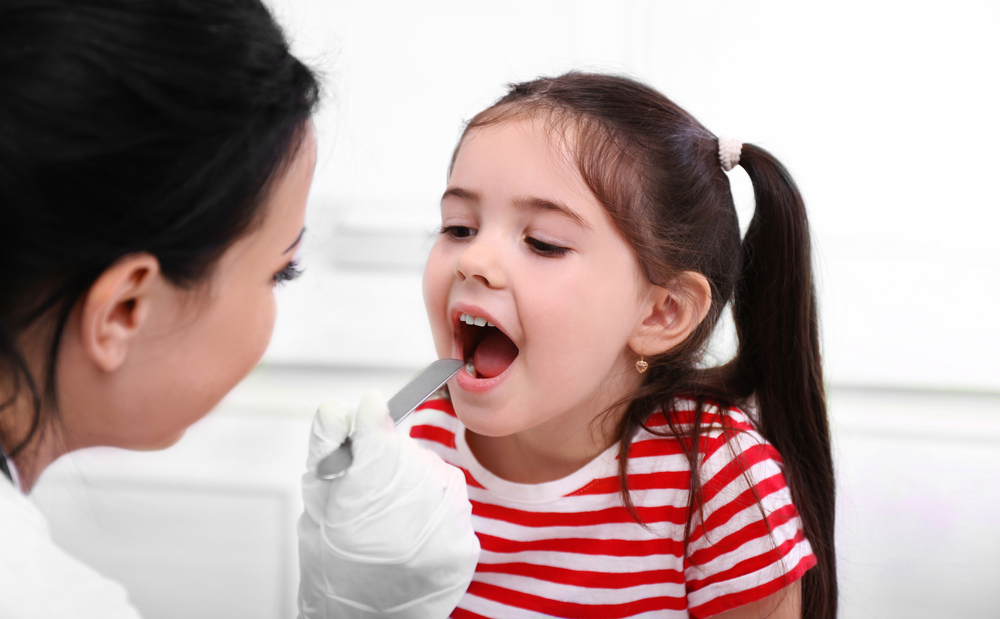 اعراض التهاب الحلق عند الاطفال