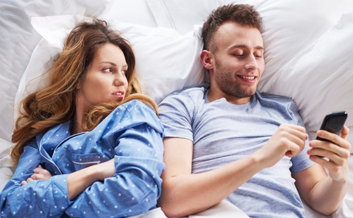 علامات خيانة الزوج بالجوال 