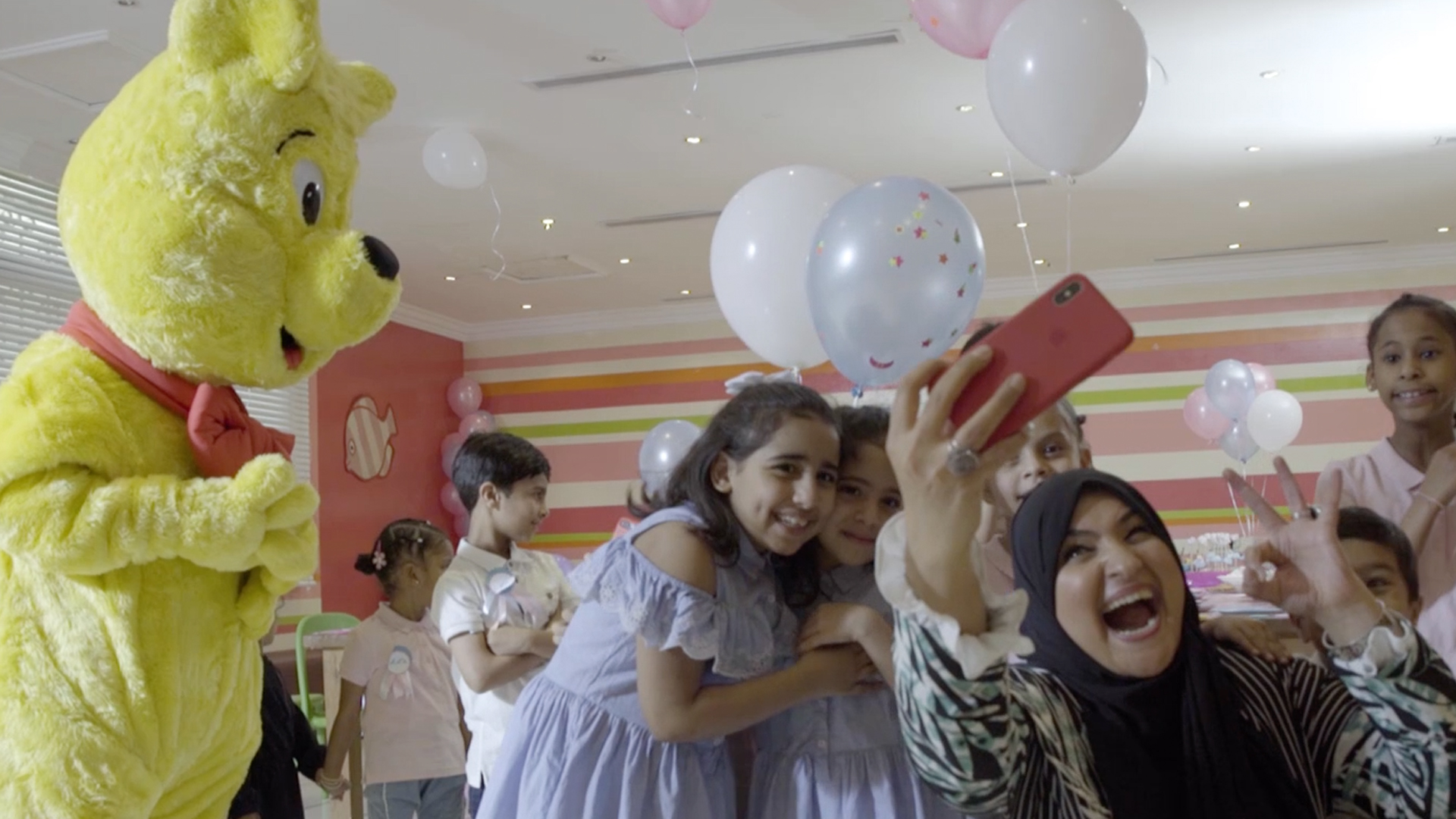 فيديو نهار يجمع أطفال جمعية البر بالأمهات ودب Haribo