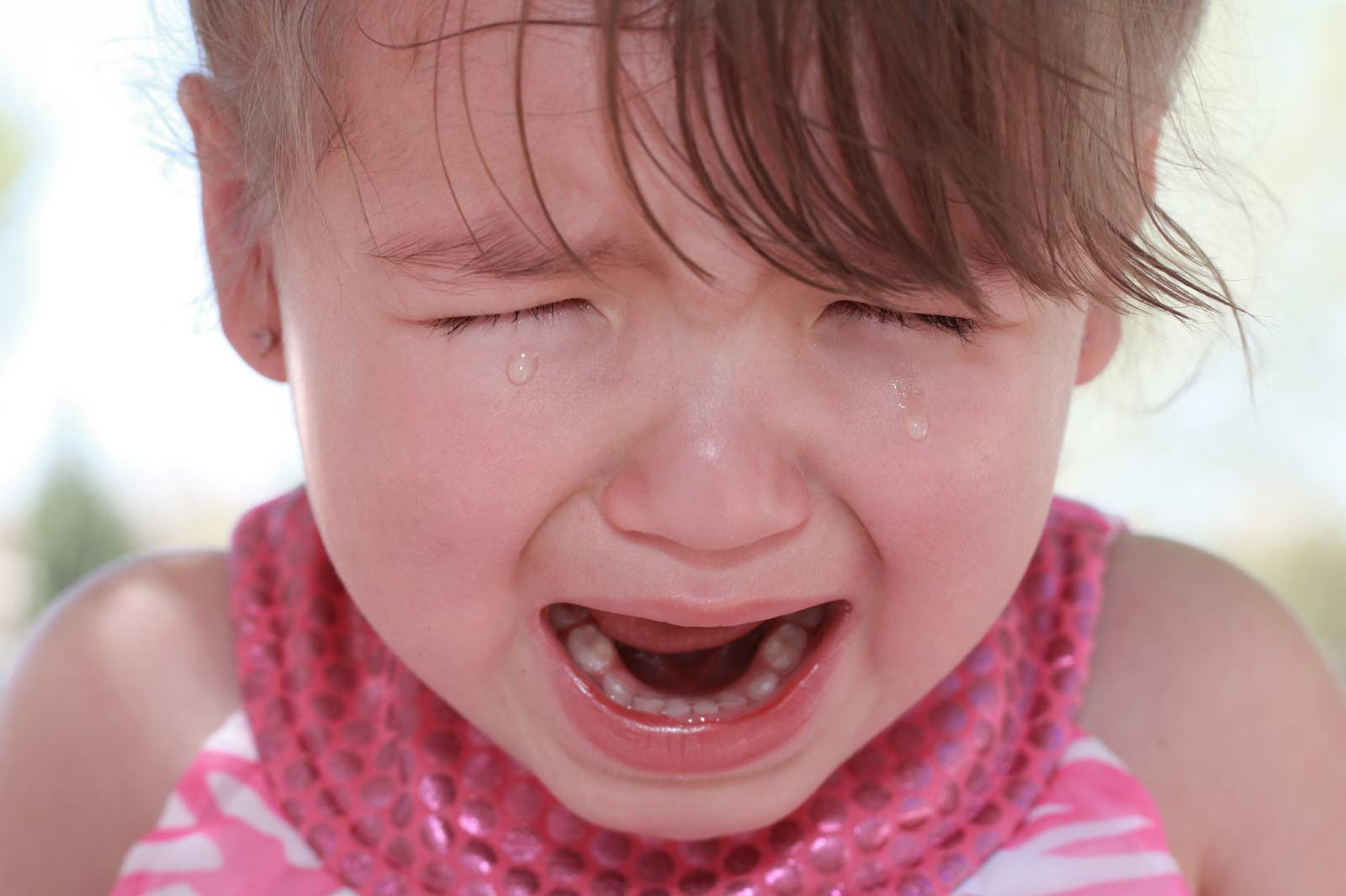 5 حيل سهلة للتعامل مع نوبات الطفل في الخارج