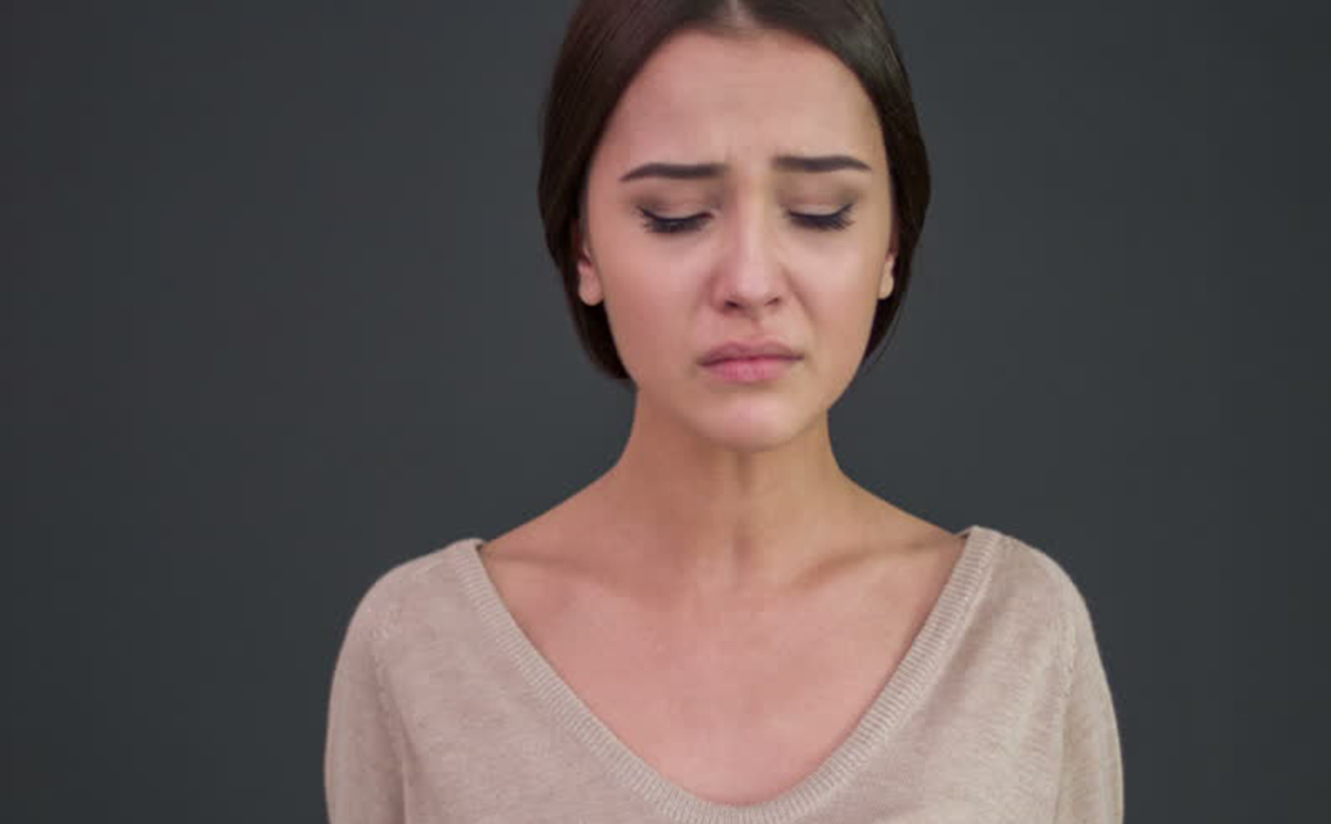 ما هو تفسير حلم شخص تحبه يبكي في المنام؟