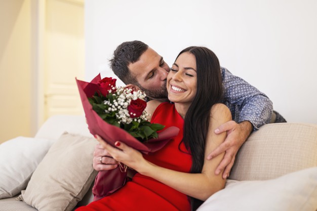 تصرفات يحبها الرجل بالمرأة