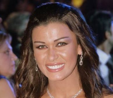 نادين الراسي ل3a2ilati.com: الرضاعة الطبيعية هدية من الله