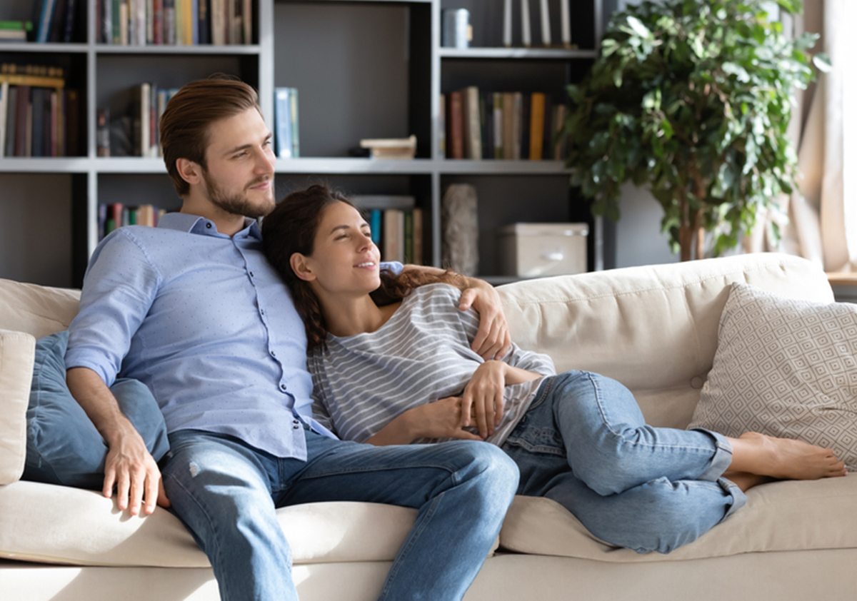 علامات لدى الرجل تؤكد ان المرأة والعلاقة الزوجية هي الاولوية في حياته