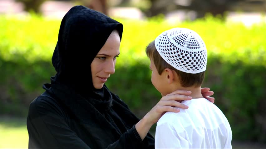 حيل بسيطة وفعالة لتدريب الطفل على صيام رمضان
