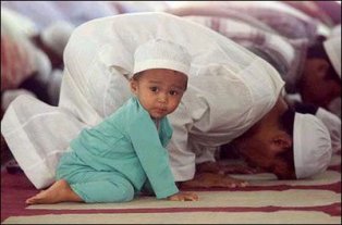 ما هو دور الأم تجاه أولادها في رمضان؟