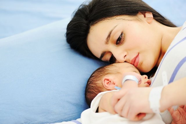 اسباب اكتئاب مابعد الولاده