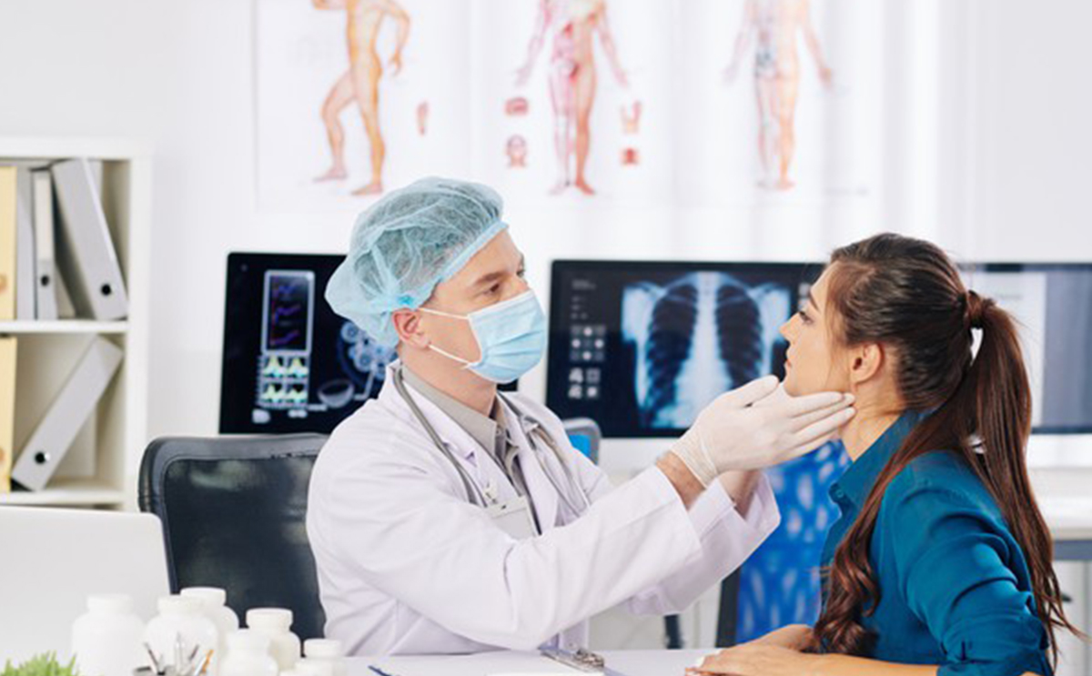 ما هي اعراض مشاكل الغدة الدرقية وكيف يمكن علاجها؟