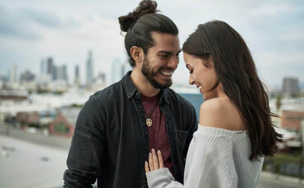 اليك علامات تكشف الرجل العاشق من برجه وتفضح مشاعره!