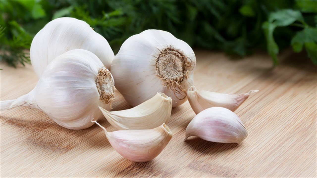فوائد الثوم لالم الاذن 