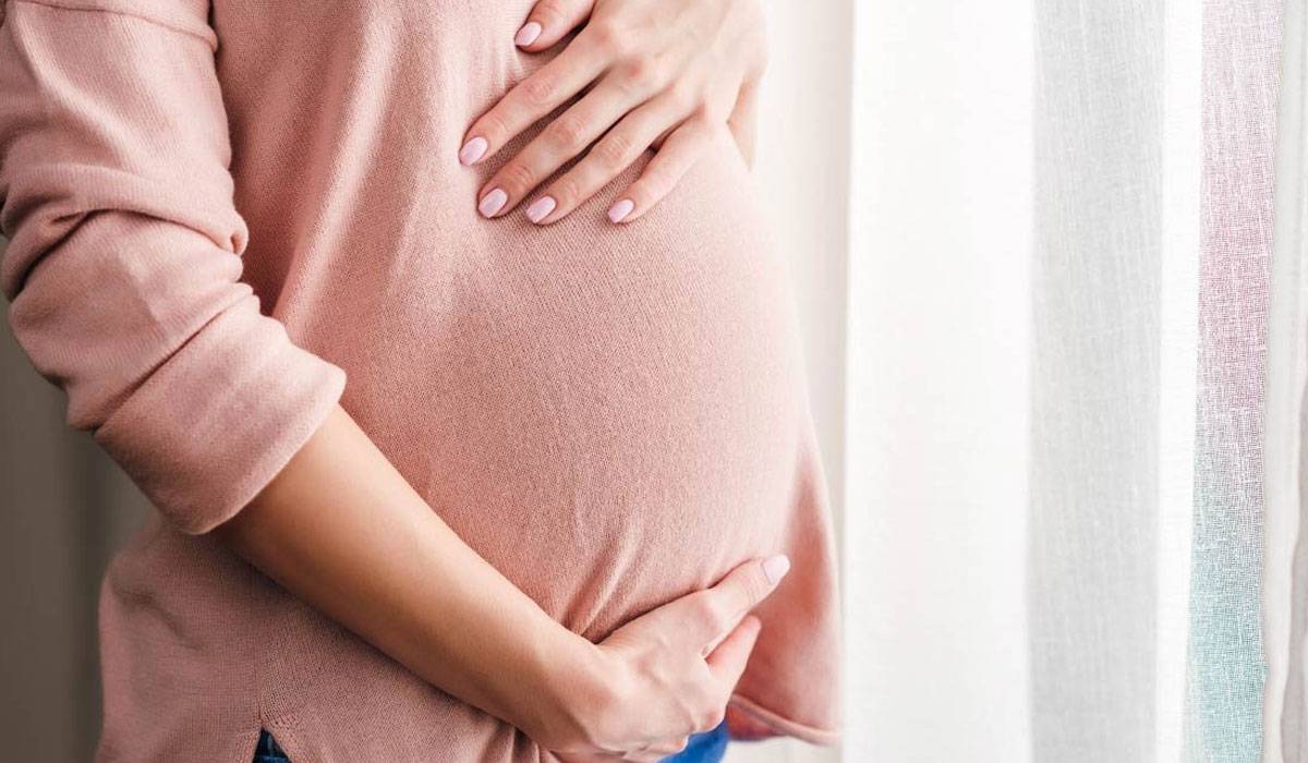 علامات الحمل متى تظهر على بطن المرأة؟