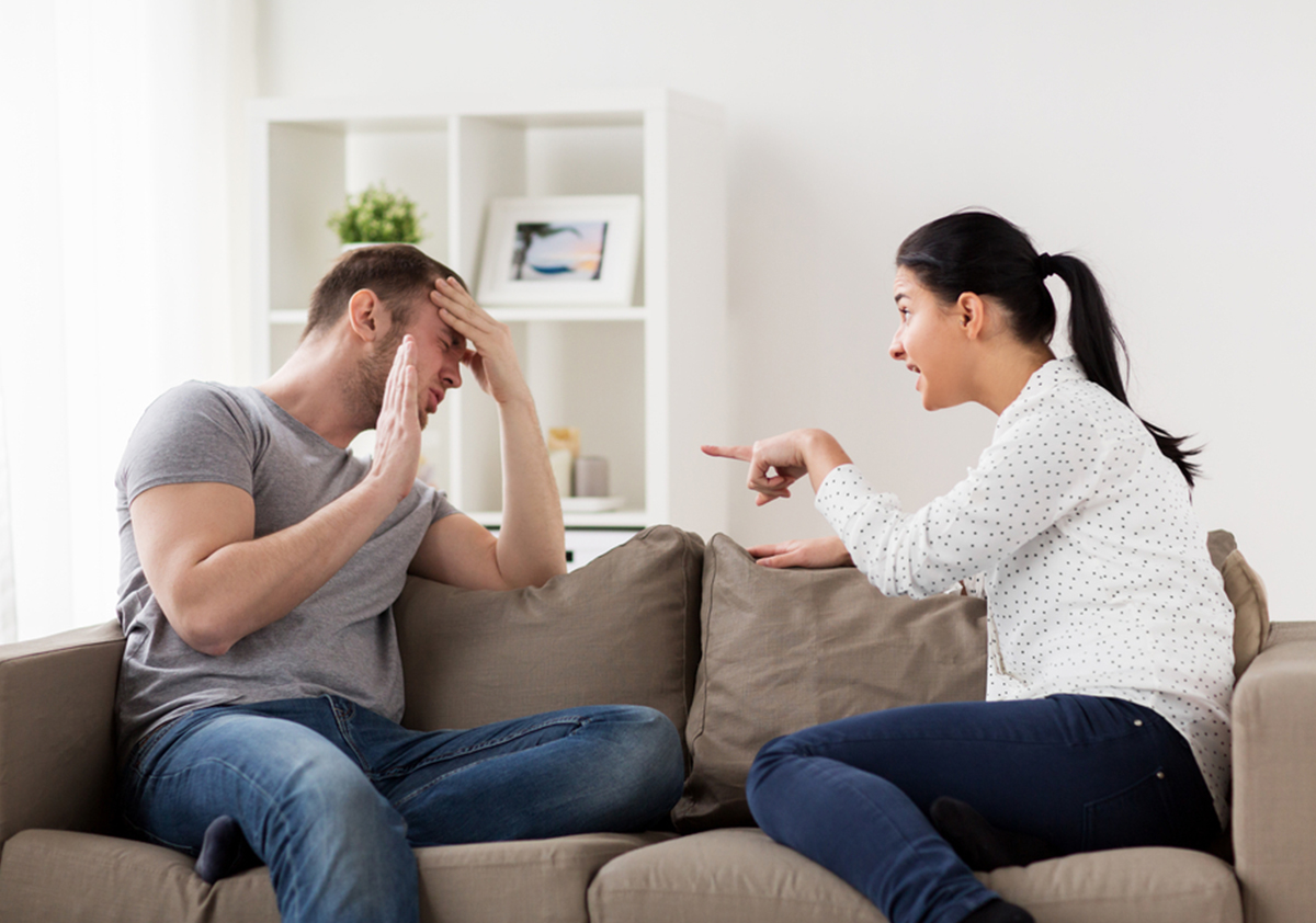 10 رجال يكشفون عن الاكاذيب البيضاء التي يستخدمونها مع زوجاتهم