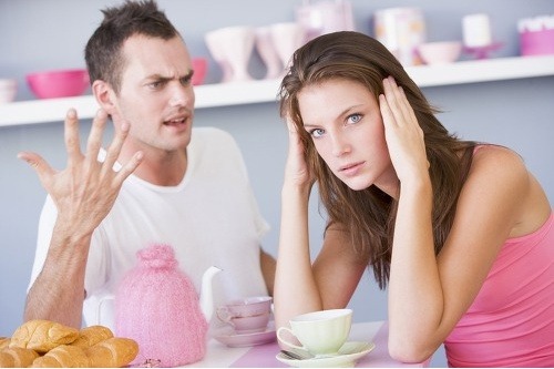 تصرفات يجب أن تتجنبيها بعد الخلاف مع الزوج!