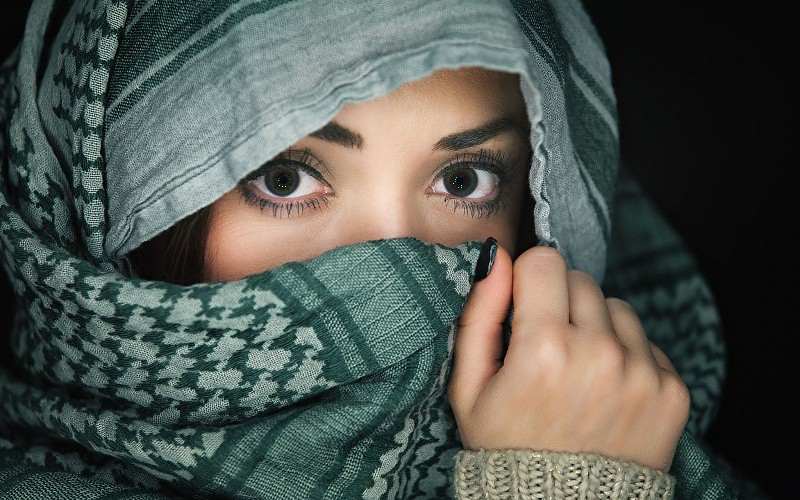 دراسة عن أثر التحديق في عيني أحدهم لـ10 دقائق على الهلوسة