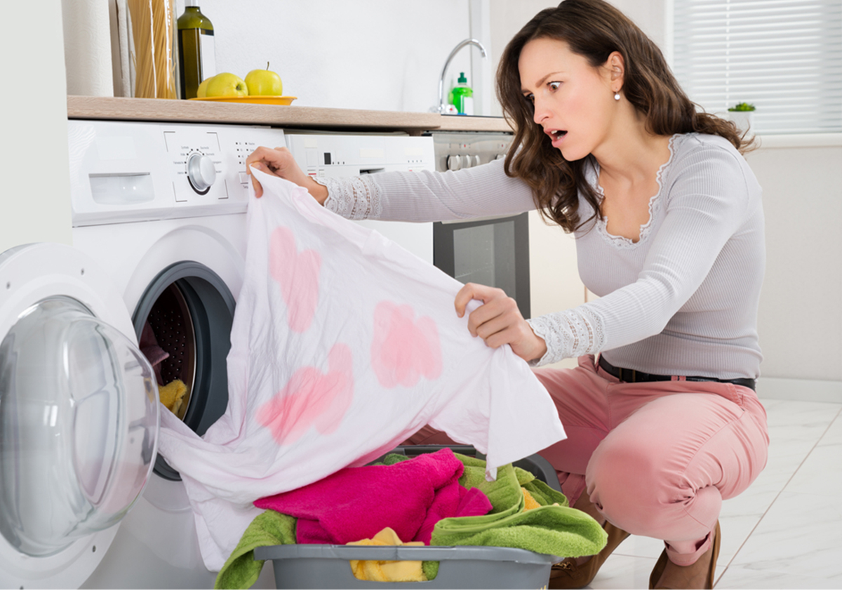 10 حيل ذكية لتنظيف البقع عن الثياب والأحذية 