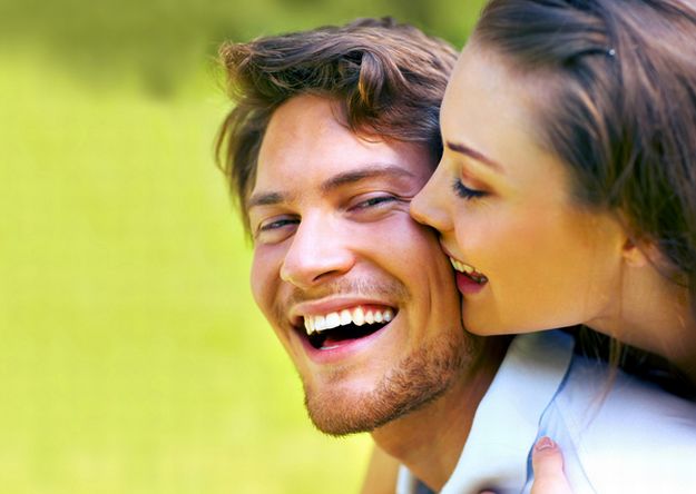 علامات حب الزوج لزوجته