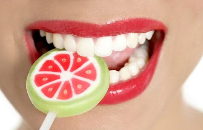 لائحة بأهم 10 أطعمة مضرة للأسنان
