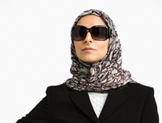 المرأة المحجبة: خمس نصائح مفيدة لإختيار نظارات شمسية مريحة!